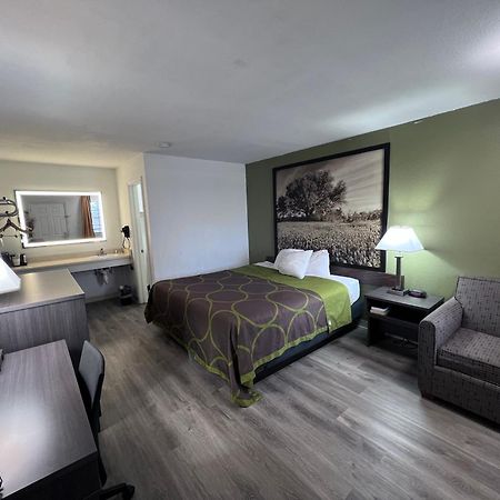 Super 8 By Wyndham Fredericksburg Hotel Екстериор снимка