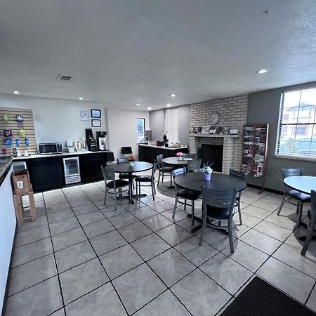 Super 8 By Wyndham Fredericksburg Hotel Екстериор снимка