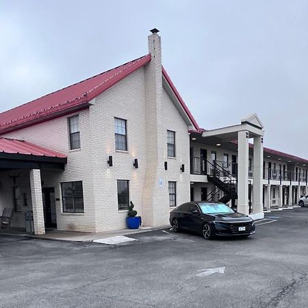 Super 8 By Wyndham Fredericksburg Hotel Екстериор снимка