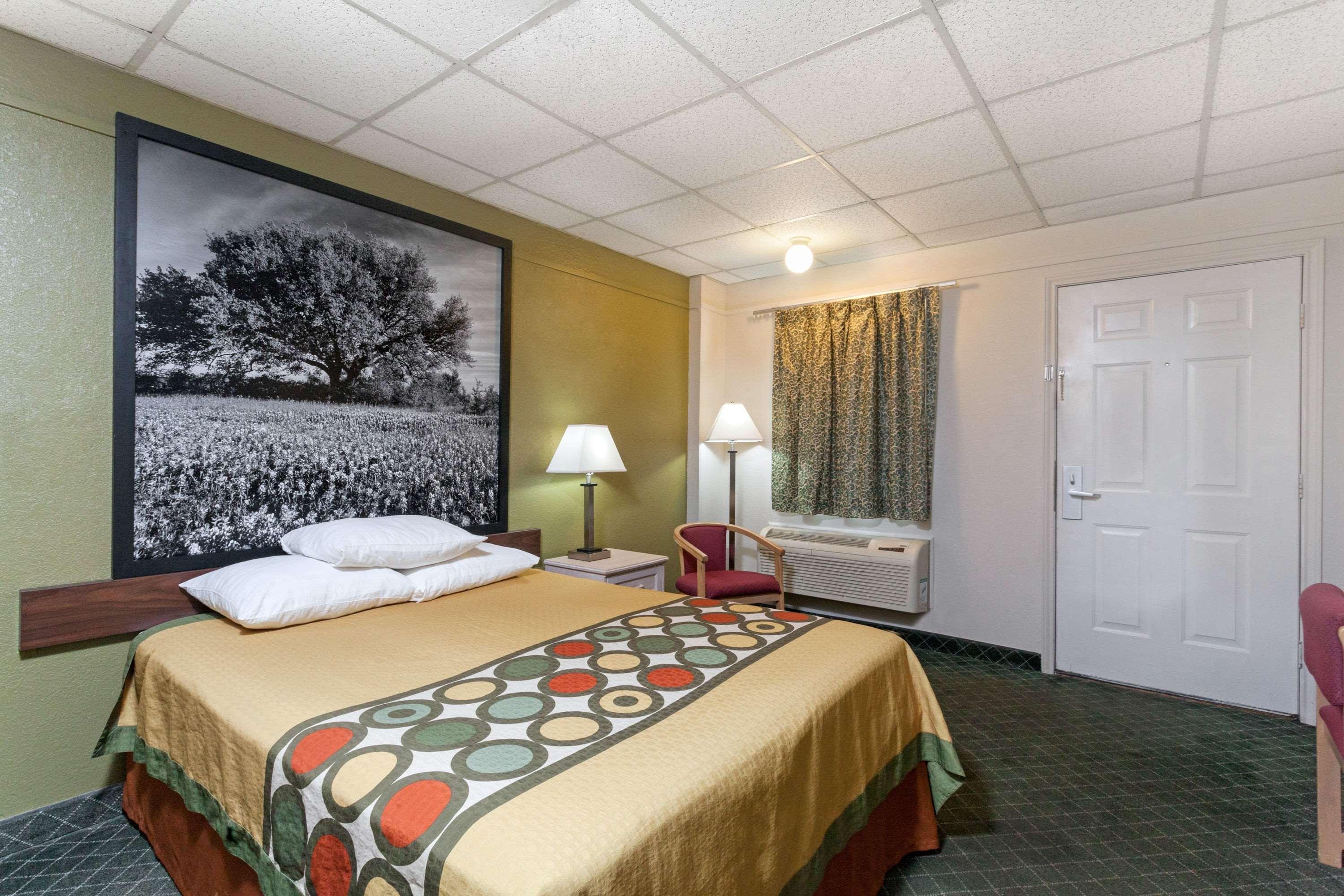 Super 8 By Wyndham Fredericksburg Hotel Екстериор снимка
