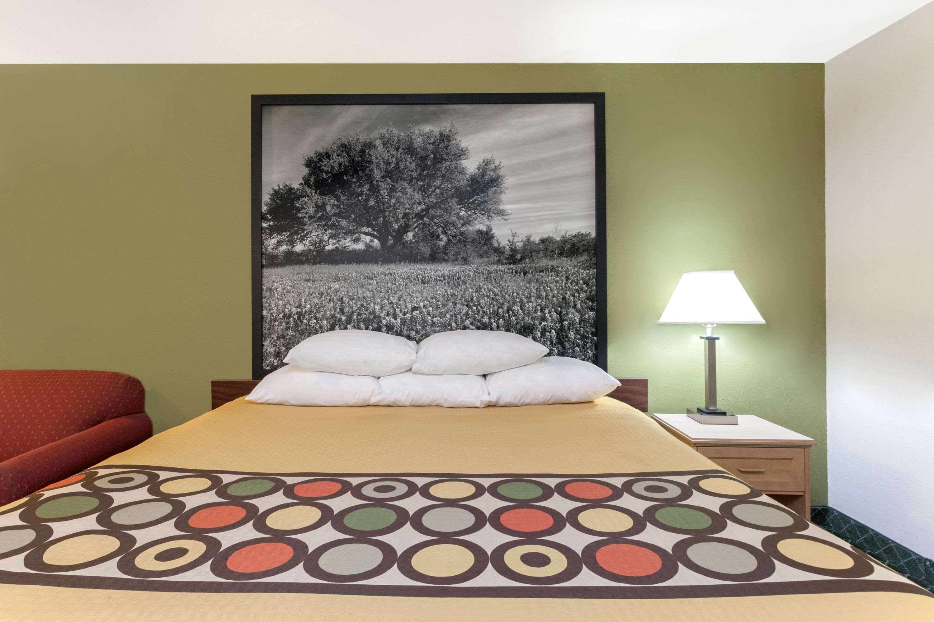 Super 8 By Wyndham Fredericksburg Hotel Екстериор снимка