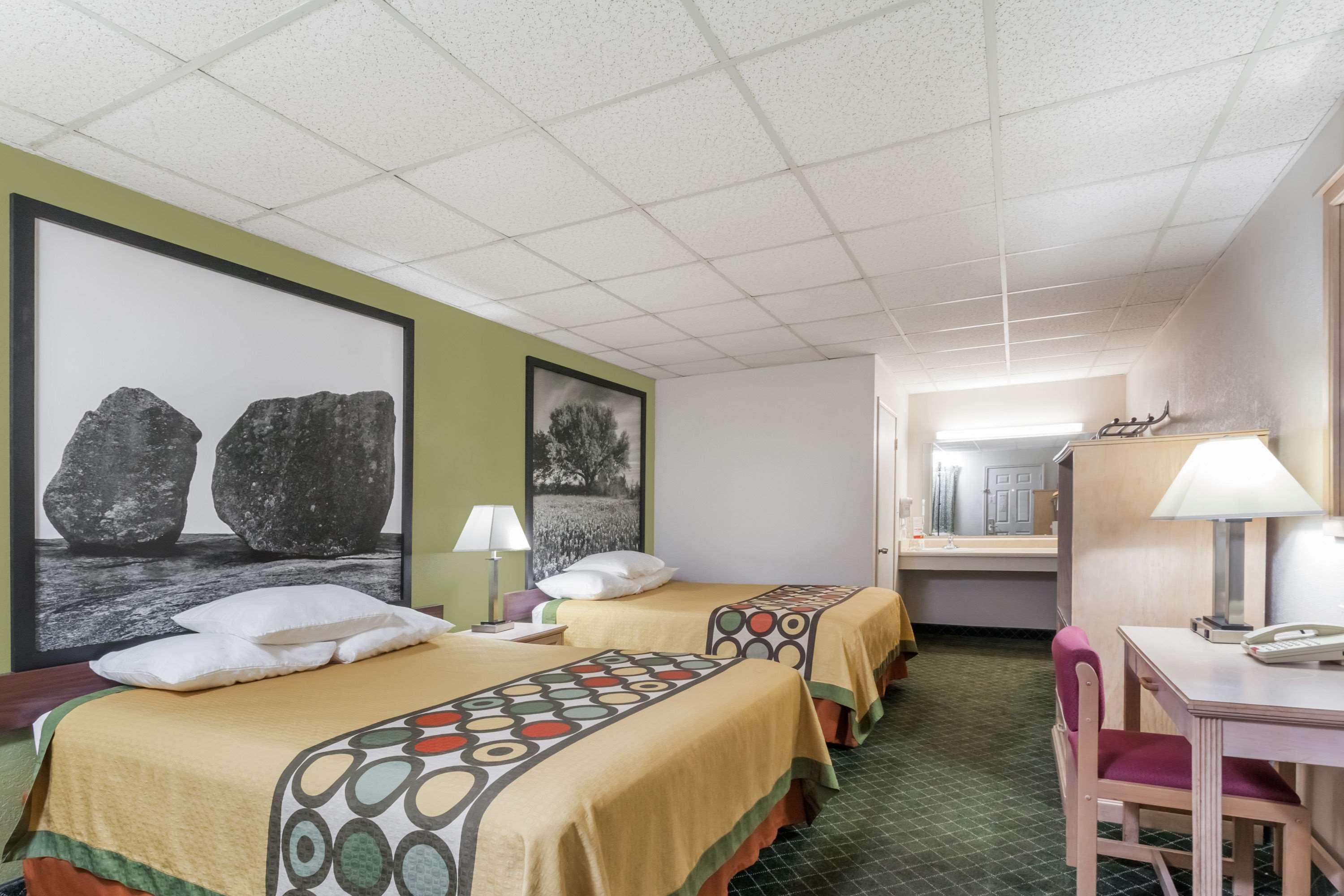 Super 8 By Wyndham Fredericksburg Hotel Екстериор снимка