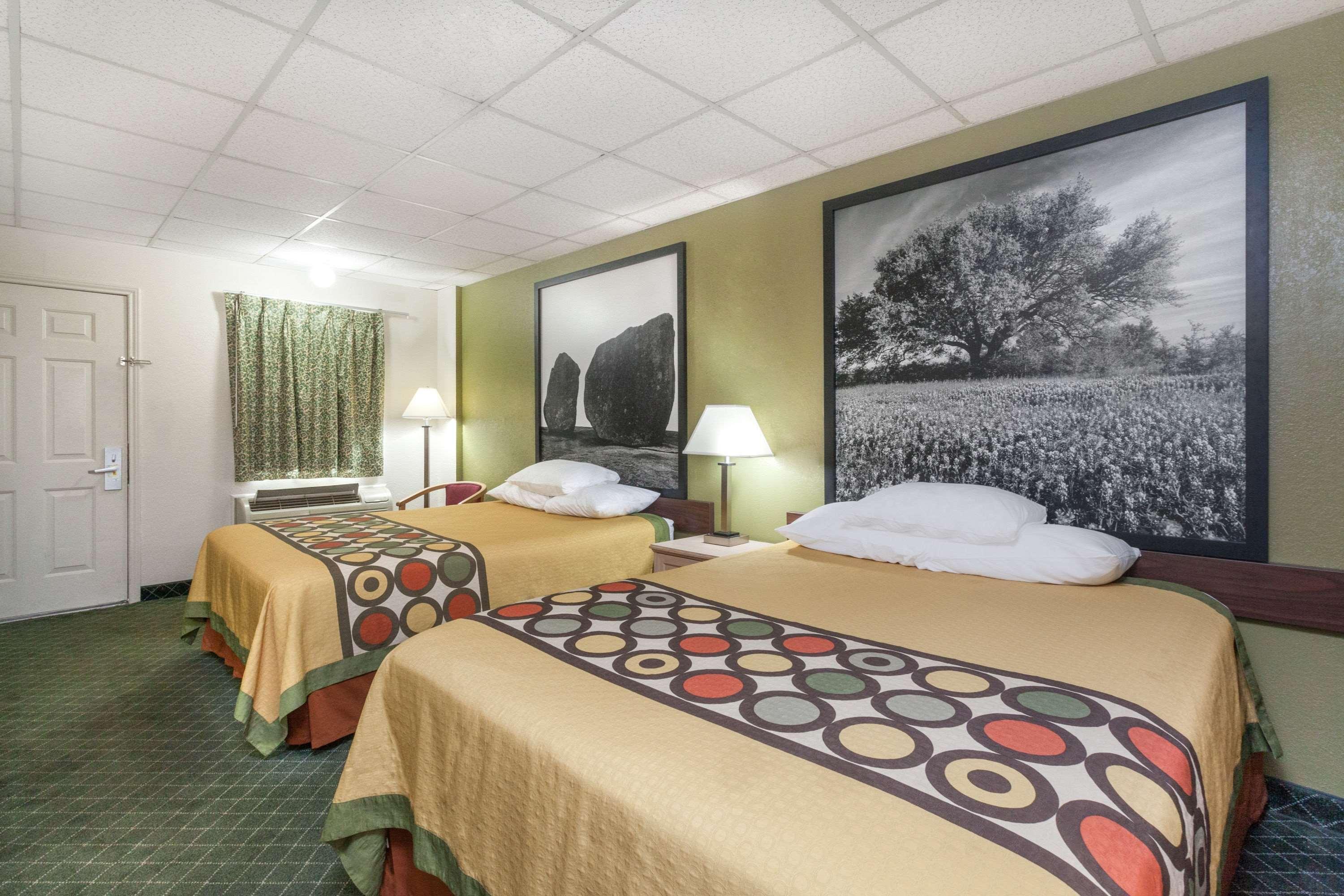 Super 8 By Wyndham Fredericksburg Hotel Екстериор снимка
