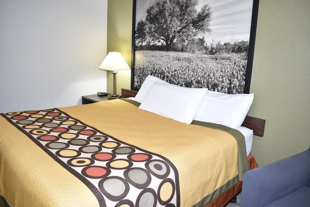 Super 8 By Wyndham Fredericksburg Hotel Екстериор снимка