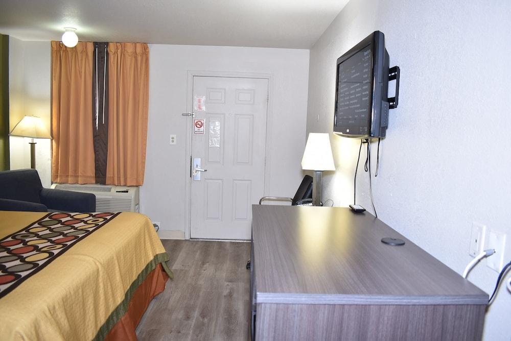 Super 8 By Wyndham Fredericksburg Hotel Екстериор снимка