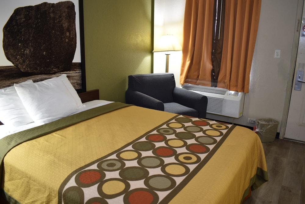 Super 8 By Wyndham Fredericksburg Hotel Екстериор снимка