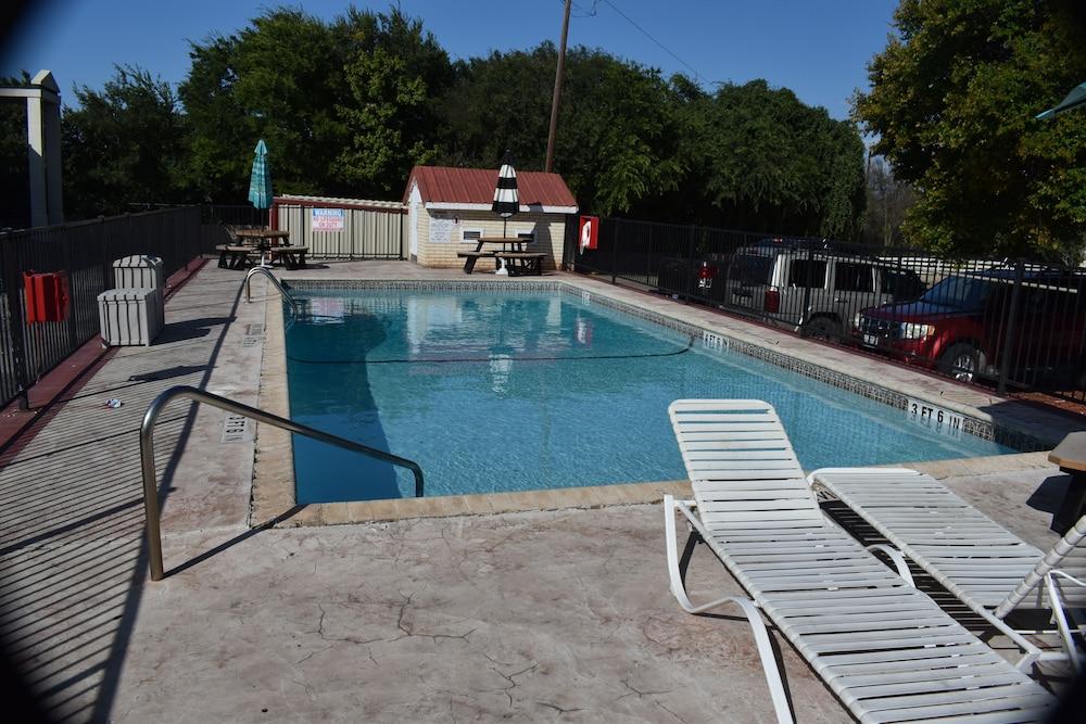 Super 8 By Wyndham Fredericksburg Hotel Екстериор снимка