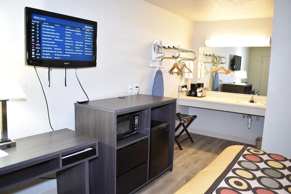 Super 8 By Wyndham Fredericksburg Hotel Екстериор снимка