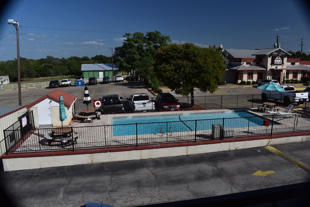 Super 8 By Wyndham Fredericksburg Hotel Екстериор снимка