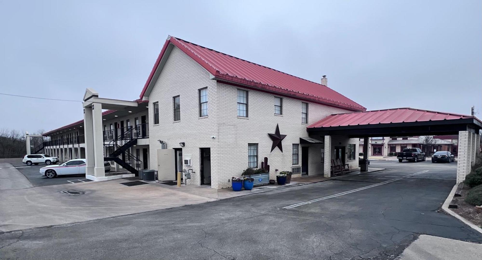 Super 8 By Wyndham Fredericksburg Hotel Екстериор снимка