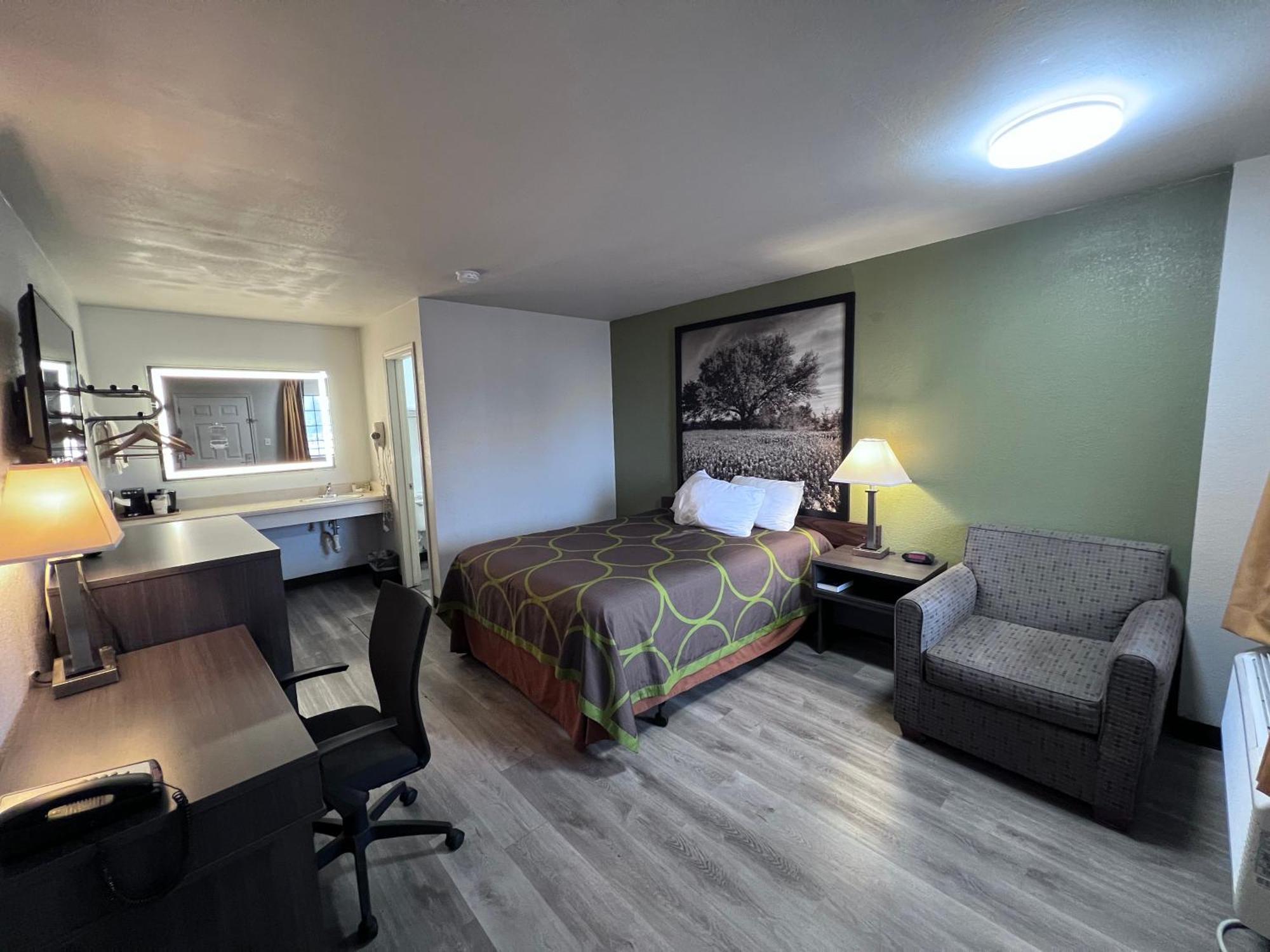 Super 8 By Wyndham Fredericksburg Hotel Екстериор снимка
