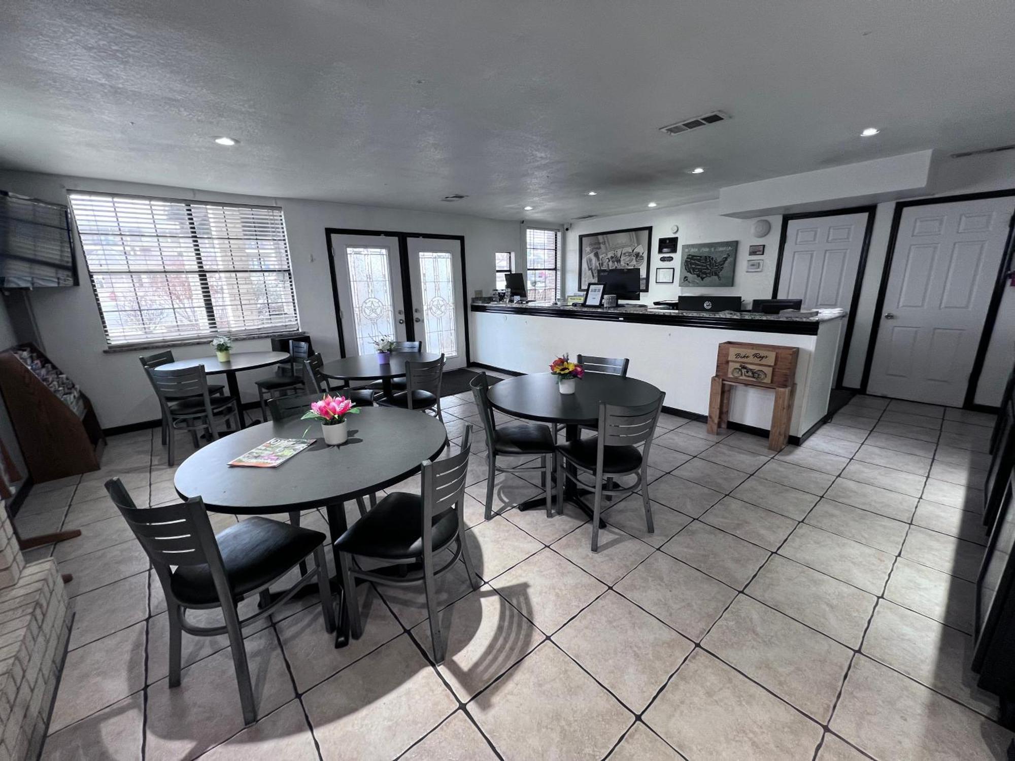 Super 8 By Wyndham Fredericksburg Hotel Екстериор снимка