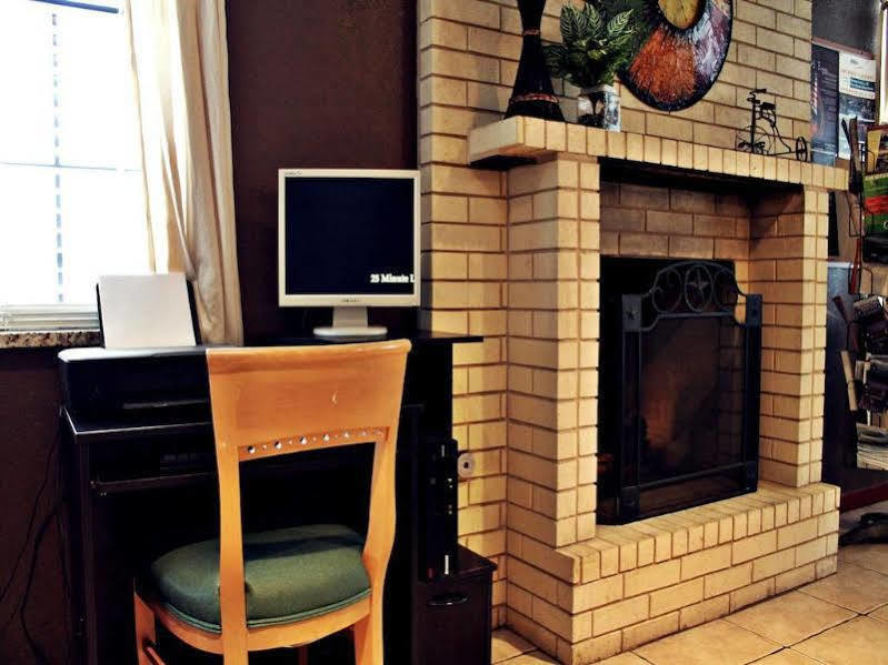 Super 8 By Wyndham Fredericksburg Hotel Екстериор снимка
