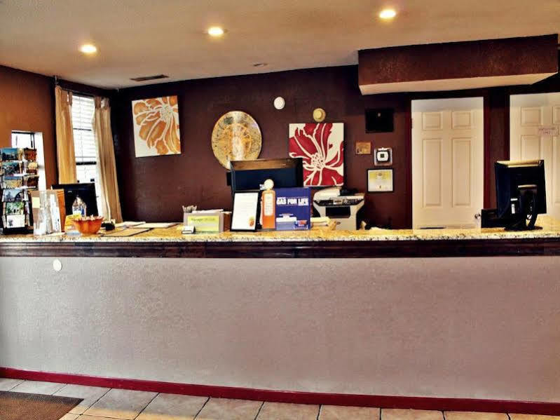 Super 8 By Wyndham Fredericksburg Hotel Екстериор снимка